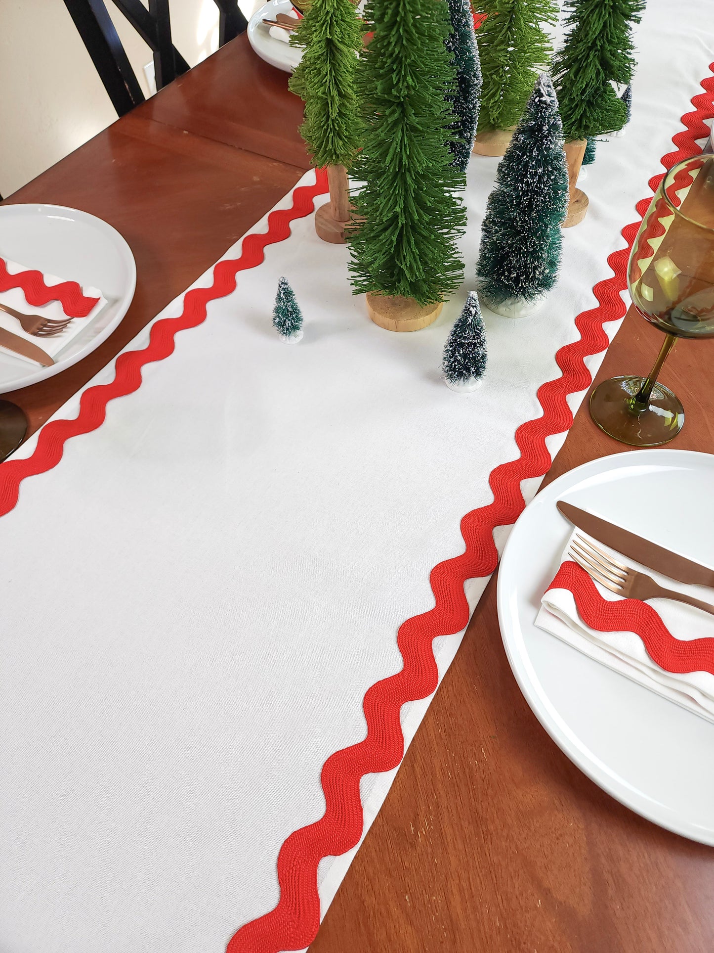 Red & White Ric Rac Table Runner & Napkins