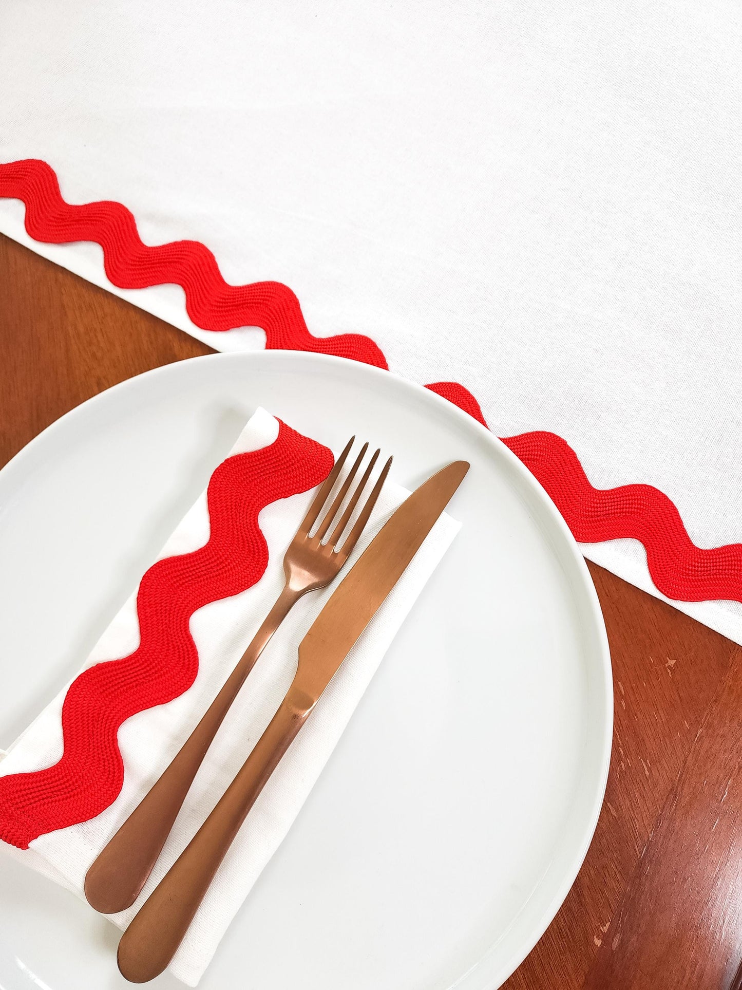 Red & White Ric Rac Table Runner & Napkins