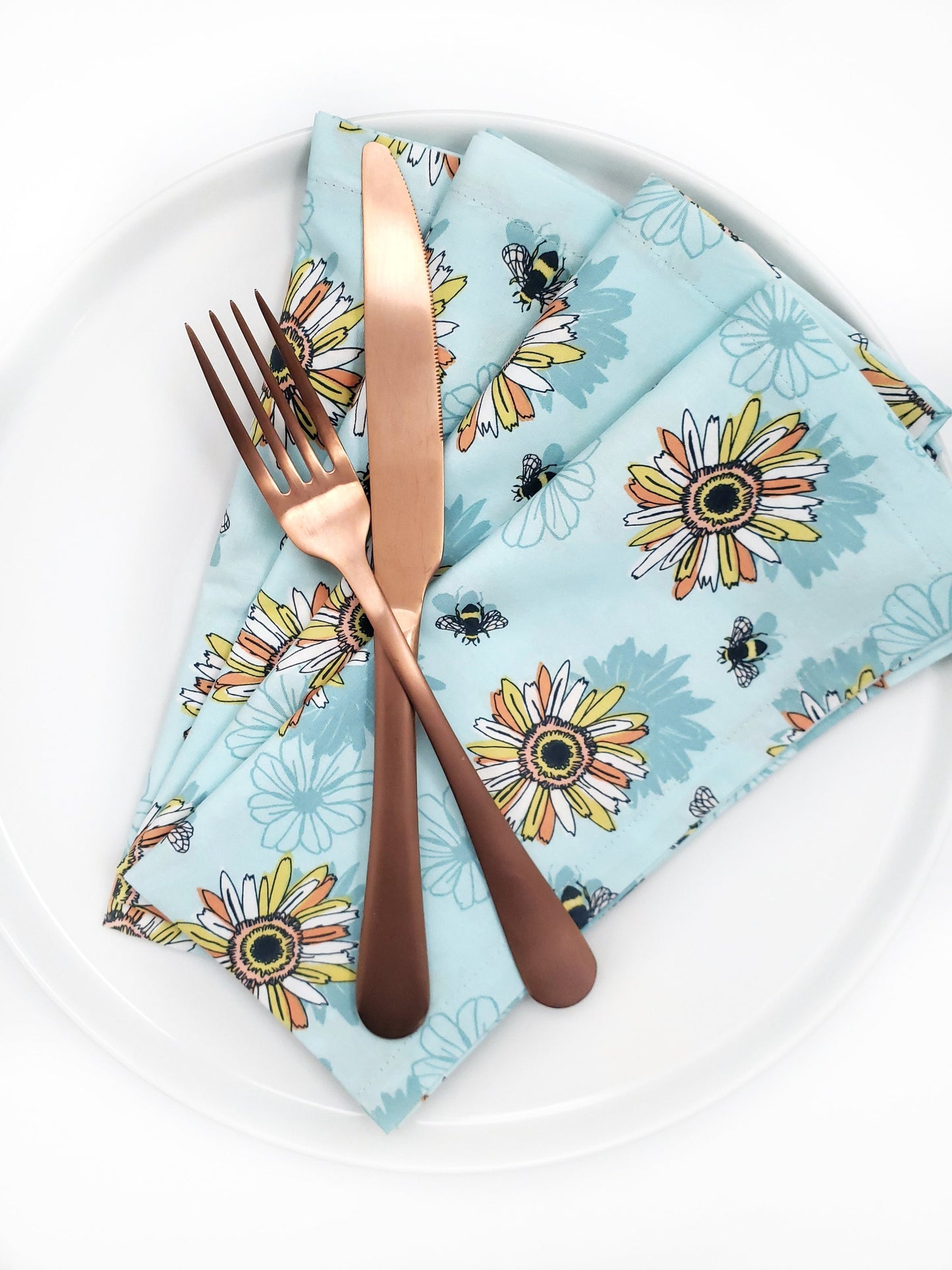 Blue Daisies and Bees Cloth Napkins, Set of 4