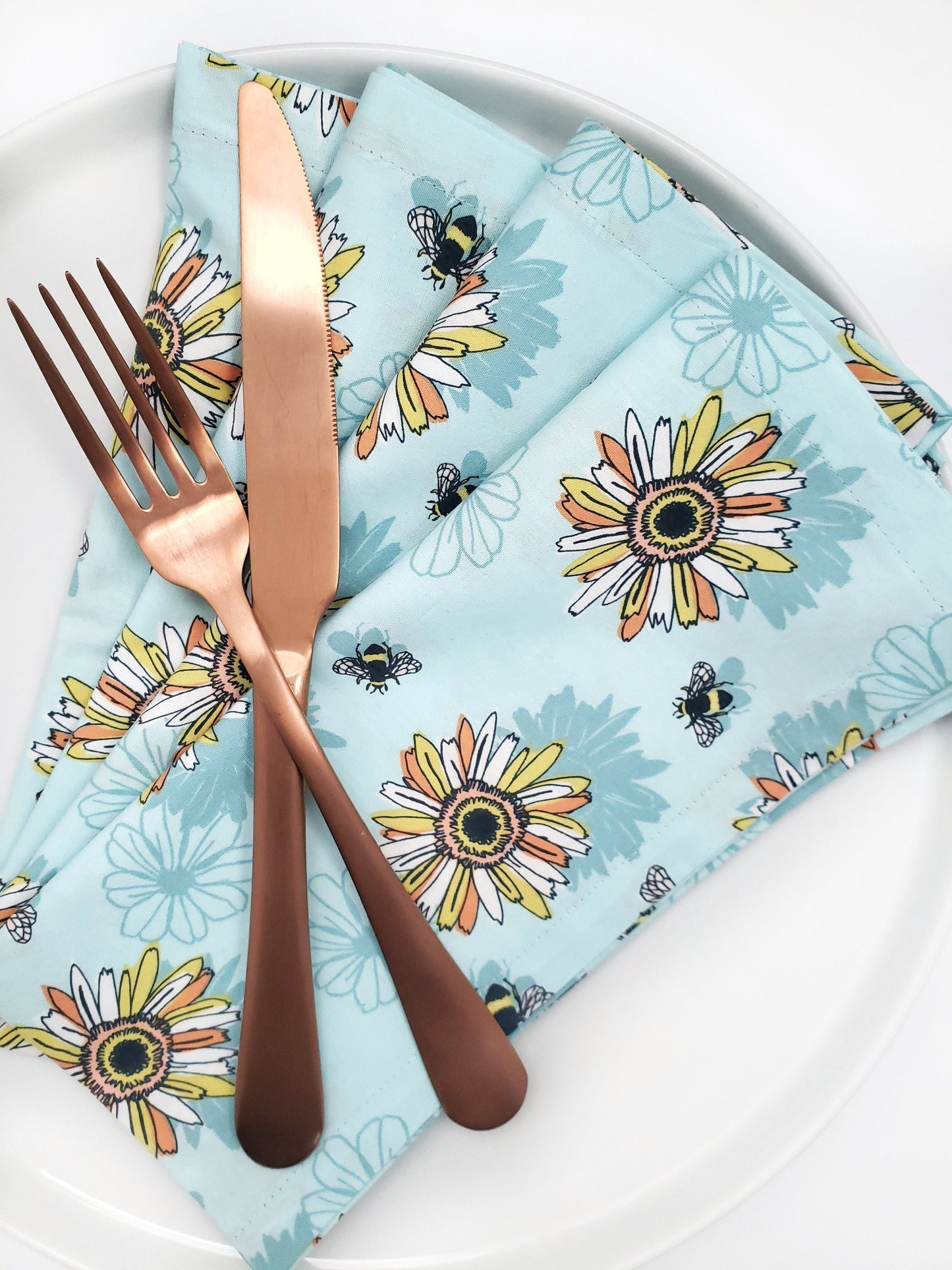 Blue Daisies and Bees Cloth Napkins, Set of 4
